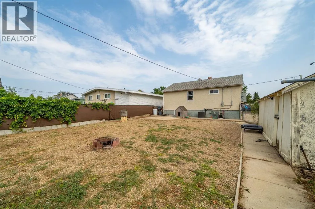 316 2 Street SE