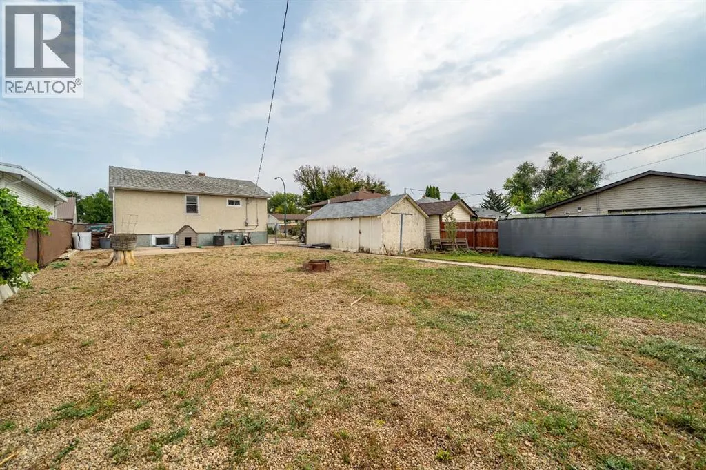 316 2 Street SE