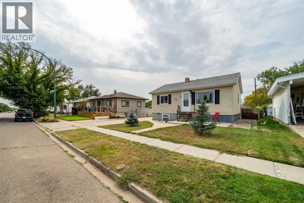 316 2 Street SE