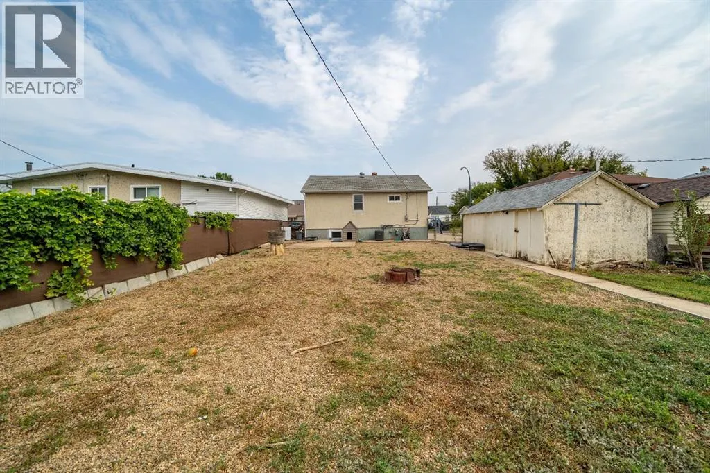 316 2 Street SE