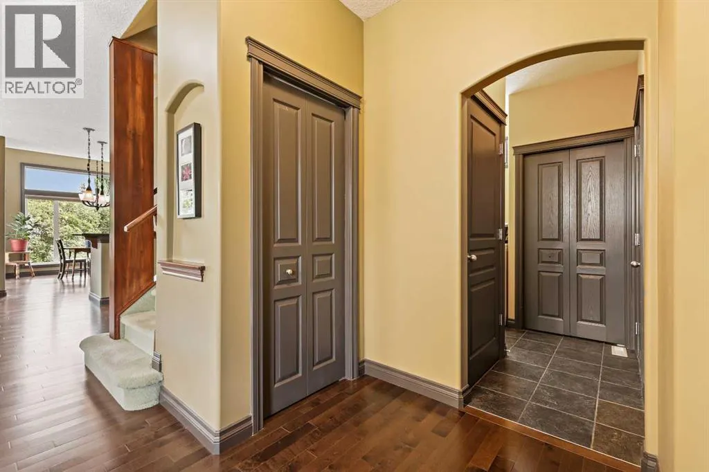66 Crestbrook Hill SW