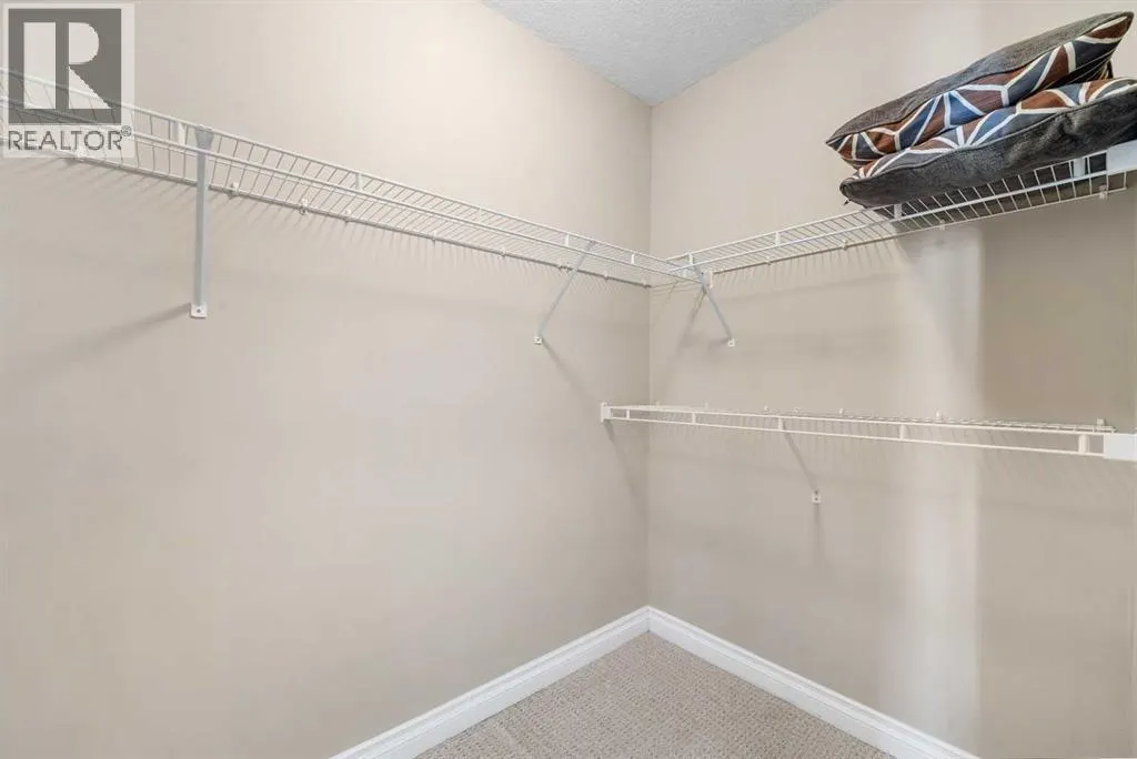 3405, 24 Hemlock Crescent SW