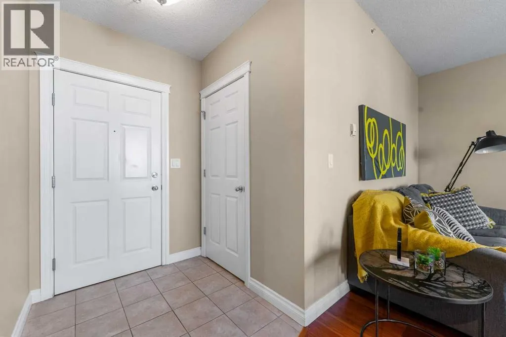 3405, 24 Hemlock Crescent SW