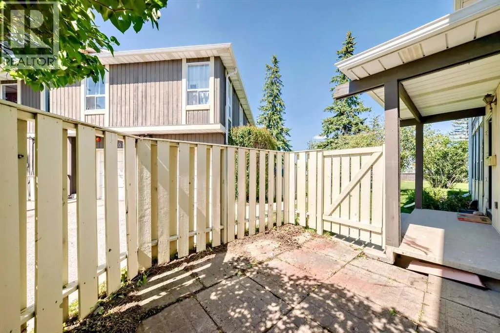 404, 544 Blackthorn Road NE