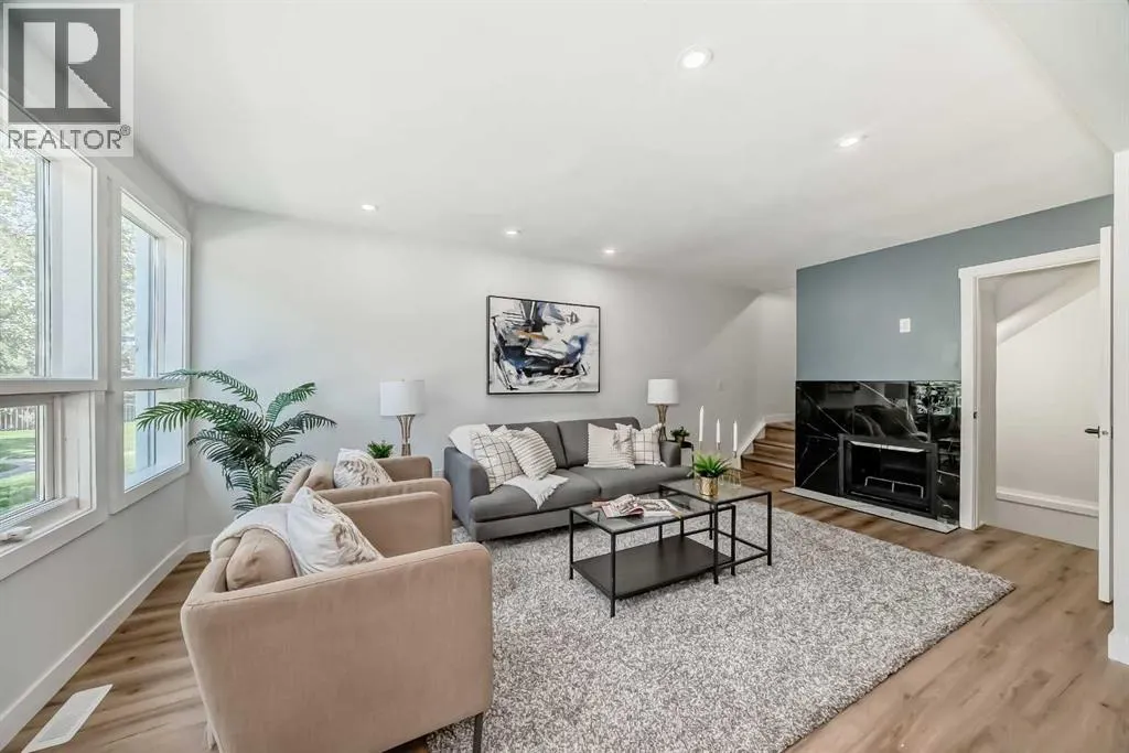 404, 544 Blackthorn Road NE