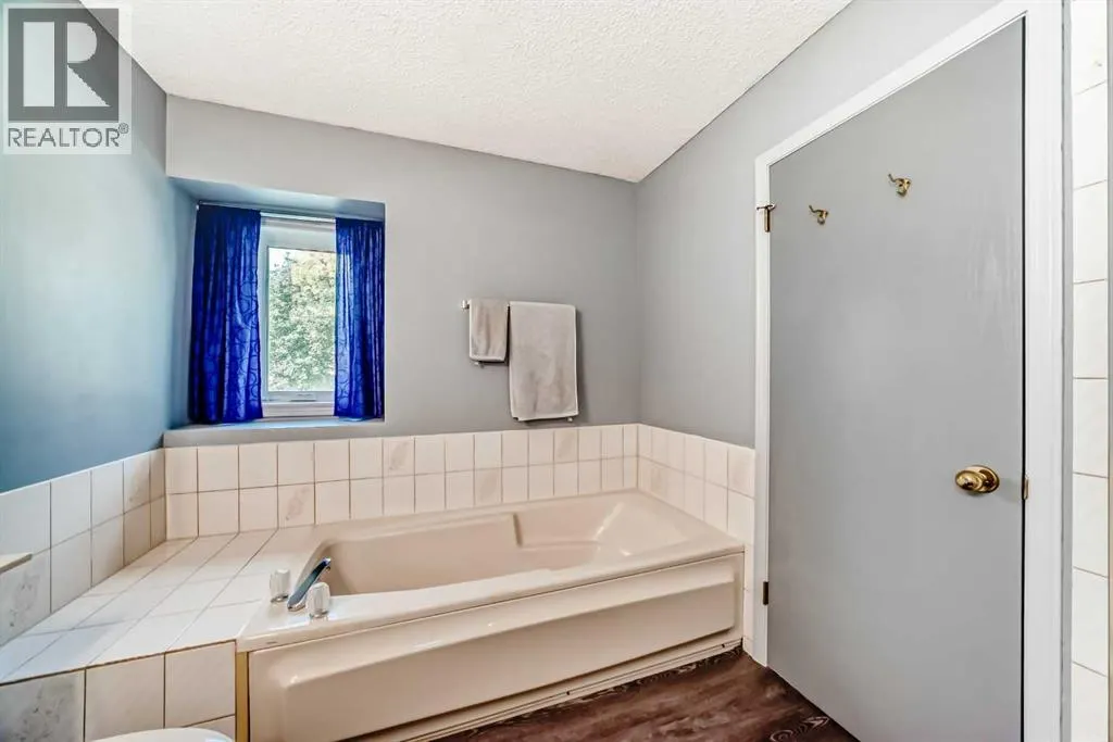 44 Gladstone Gardens SW