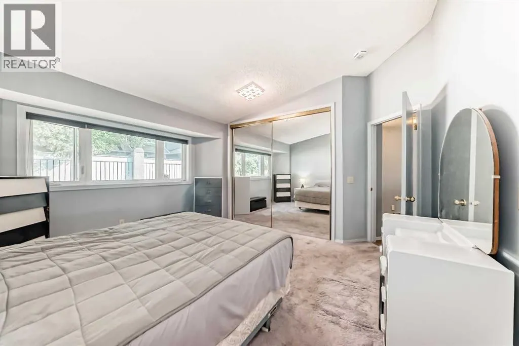44 Gladstone Gardens SW