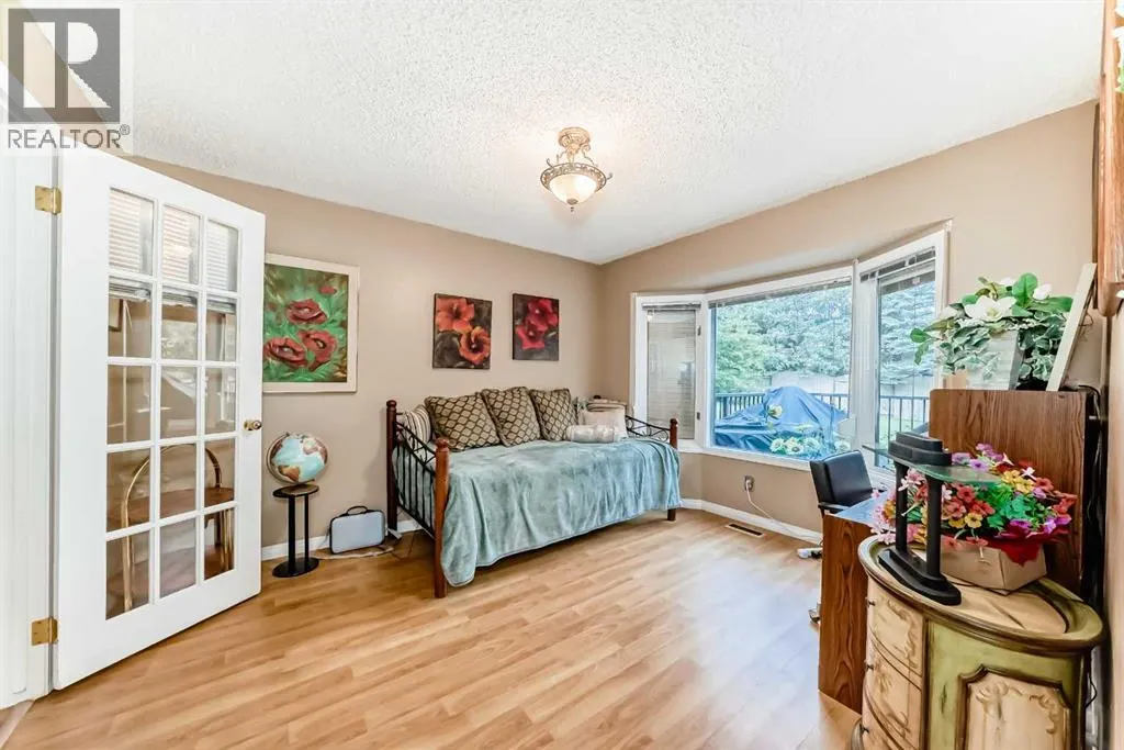 983 Woodbine Boulevard SW