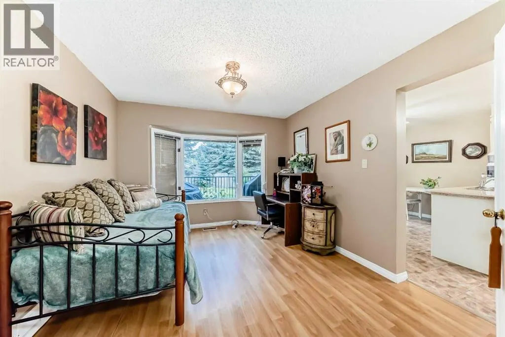 983 Woodbine Boulevard SW