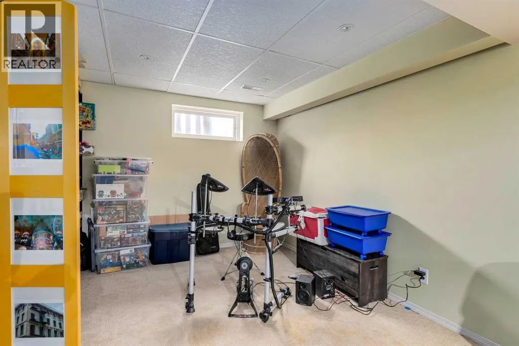 27 Winchester Crescent SW
