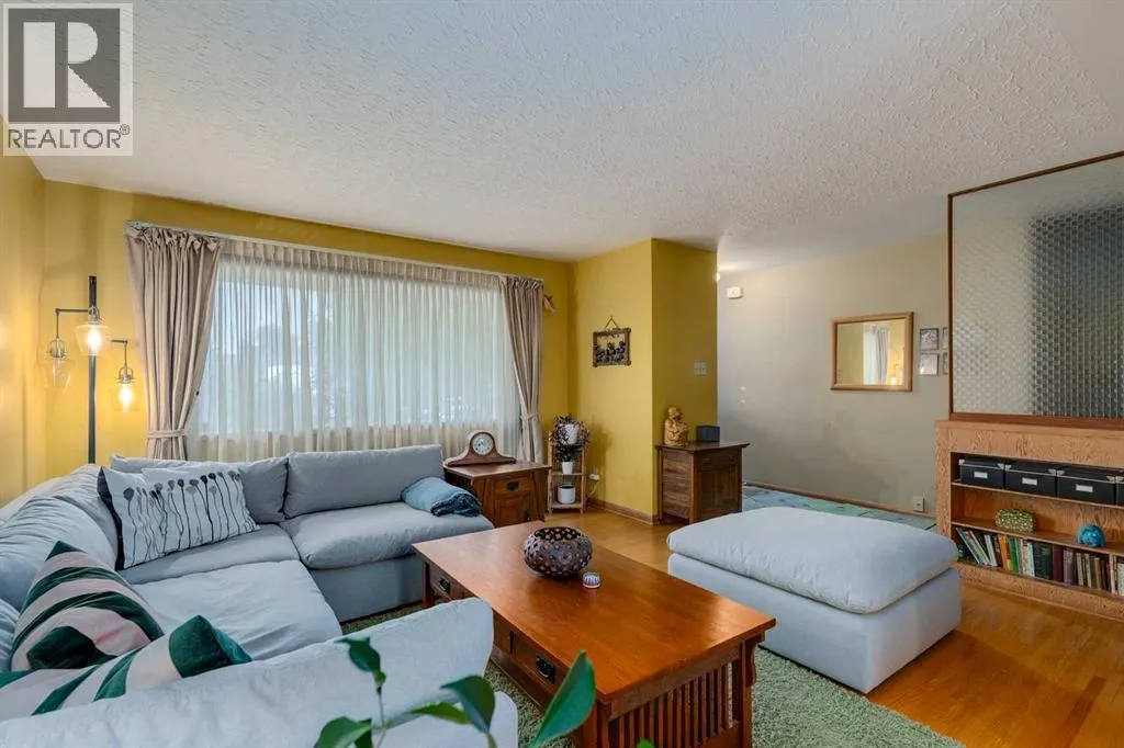 27 Winchester Crescent SW