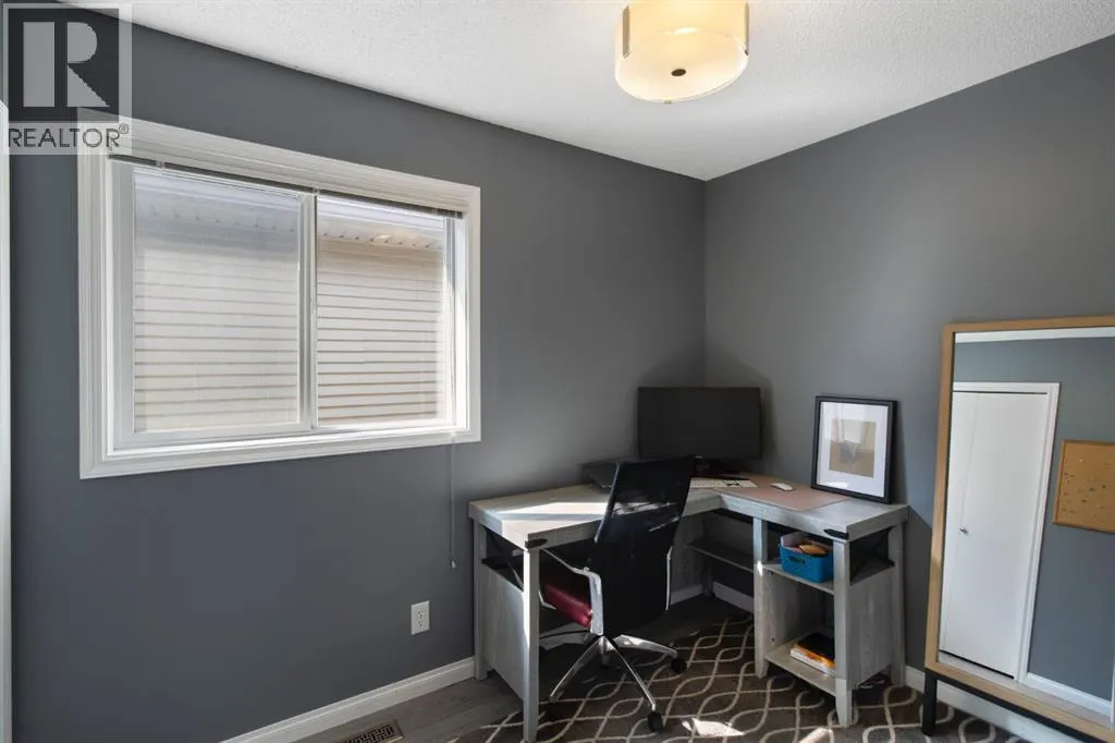 96 Prestwick Heights SE
