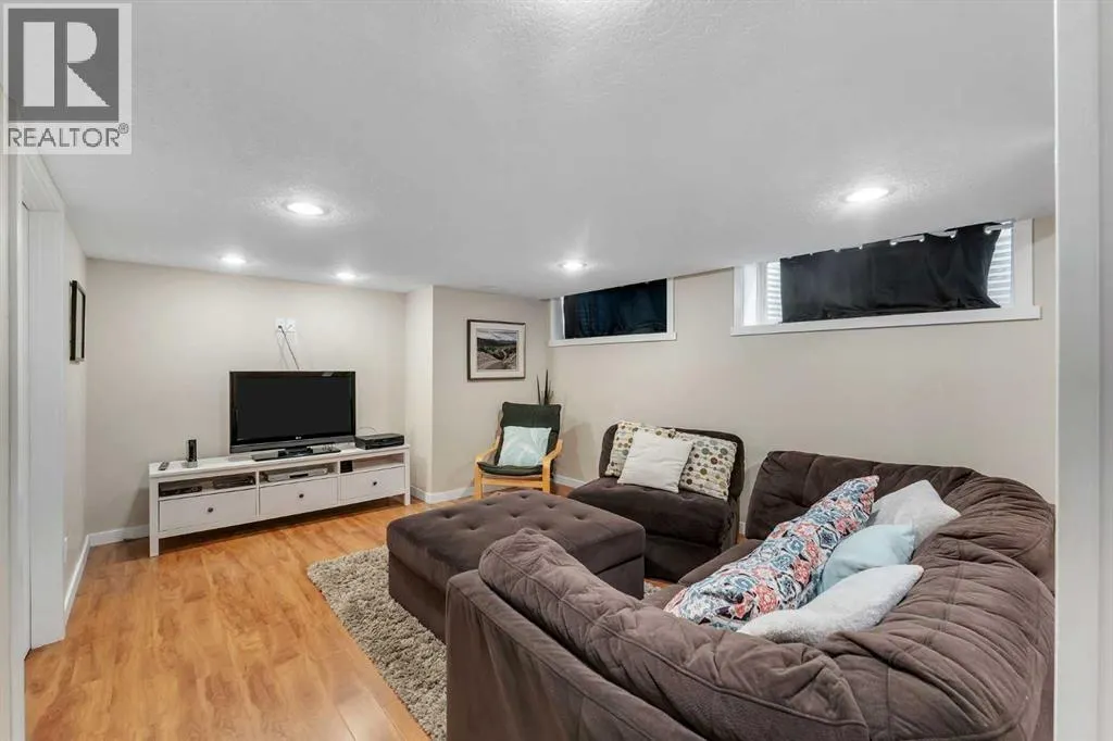 270 Sagewood Gardens SW