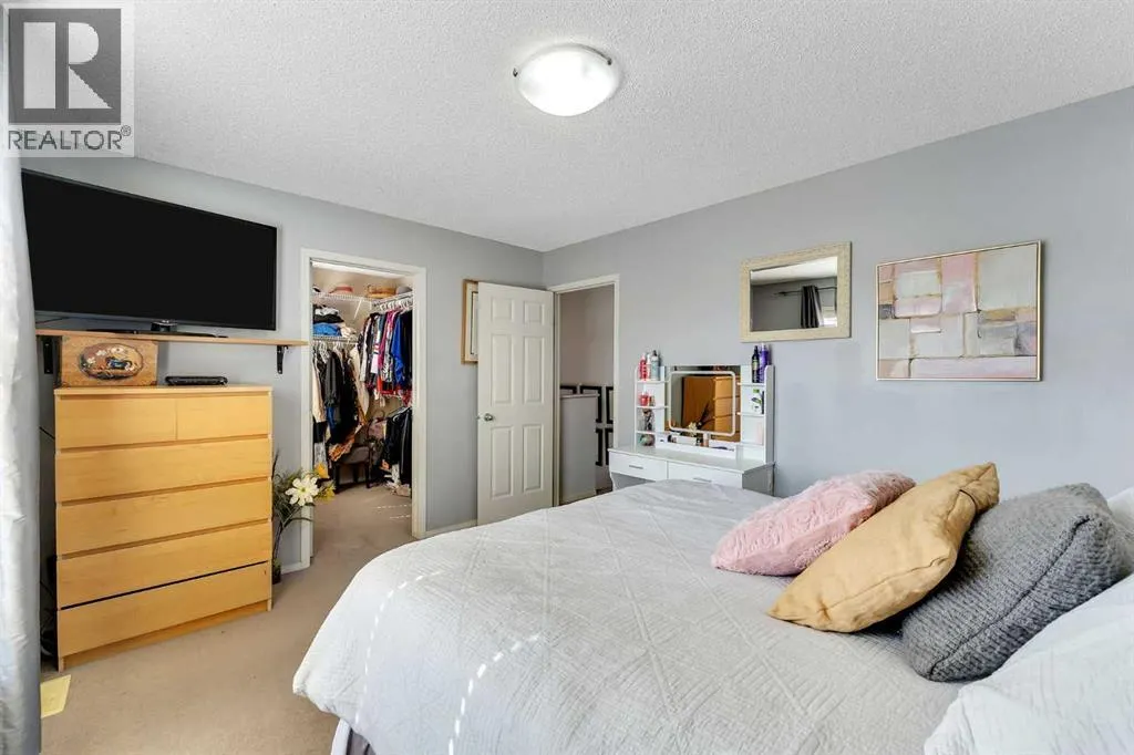 270 Sagewood Gardens SW
