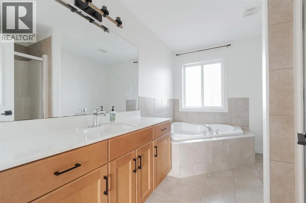 223 Rattlepan Creek Crescent