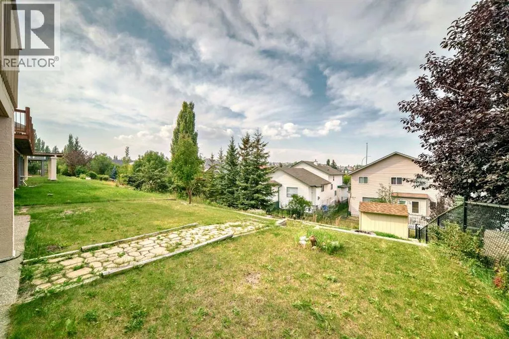 307 Edgebrook Park NW