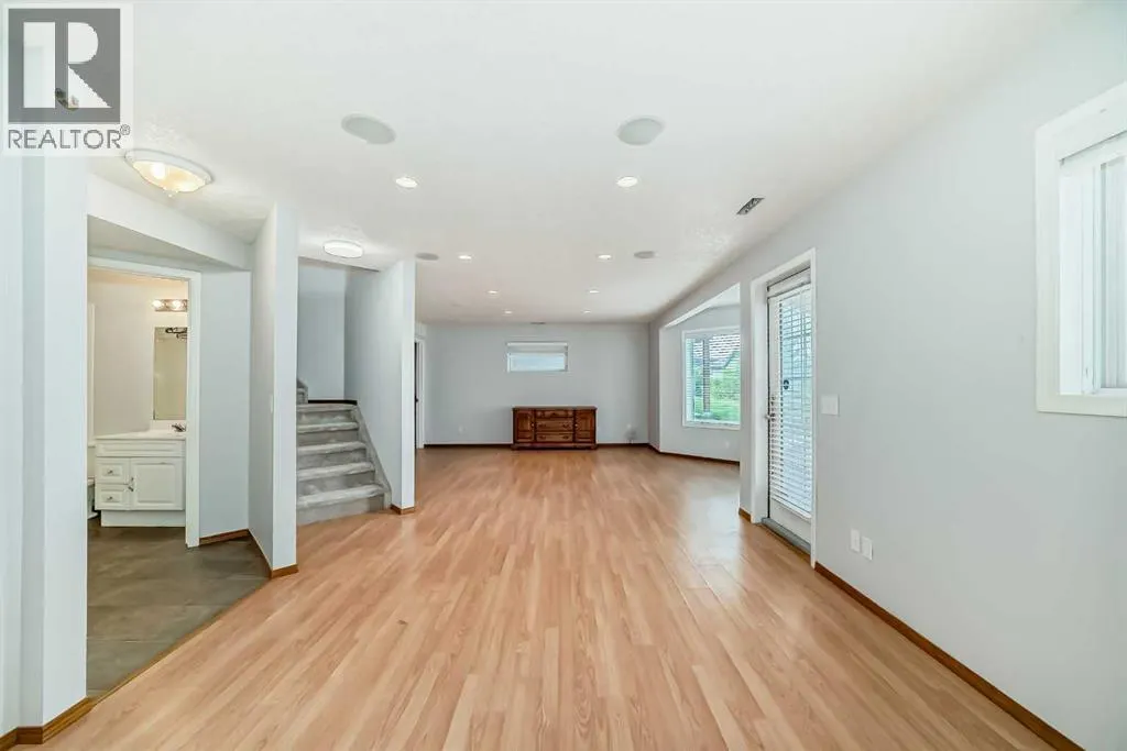 307 Edgebrook Park NW