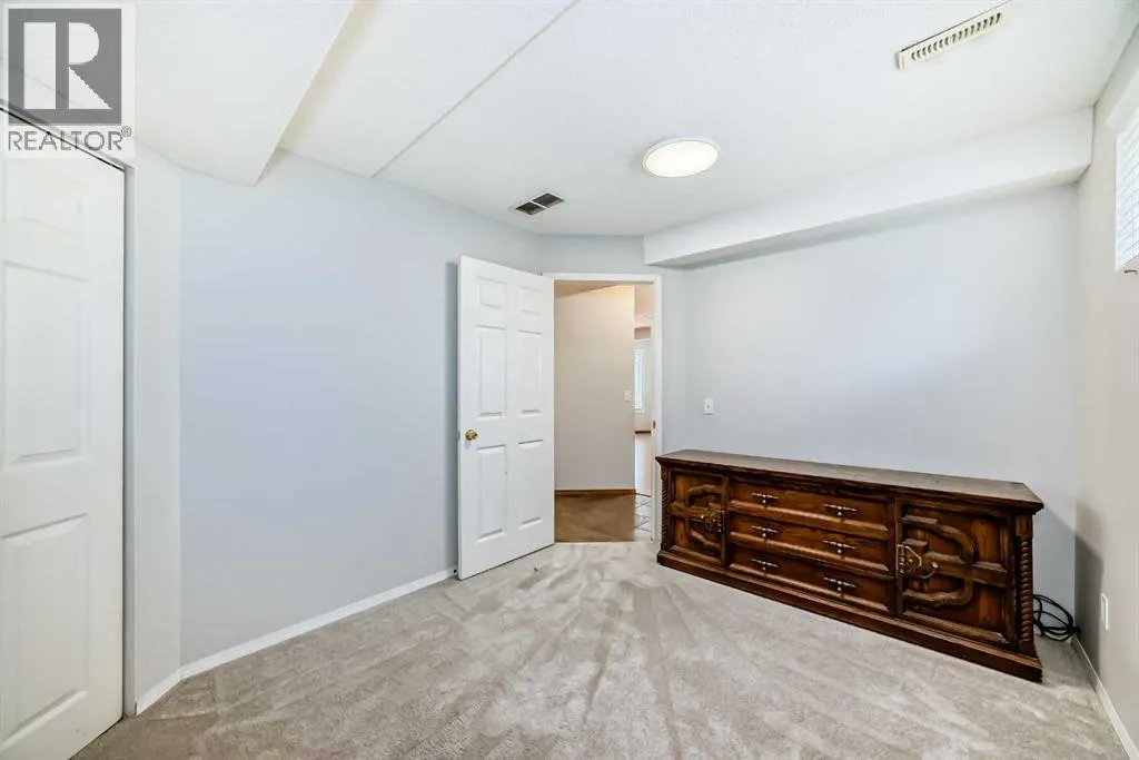 307 Edgebrook Park NW