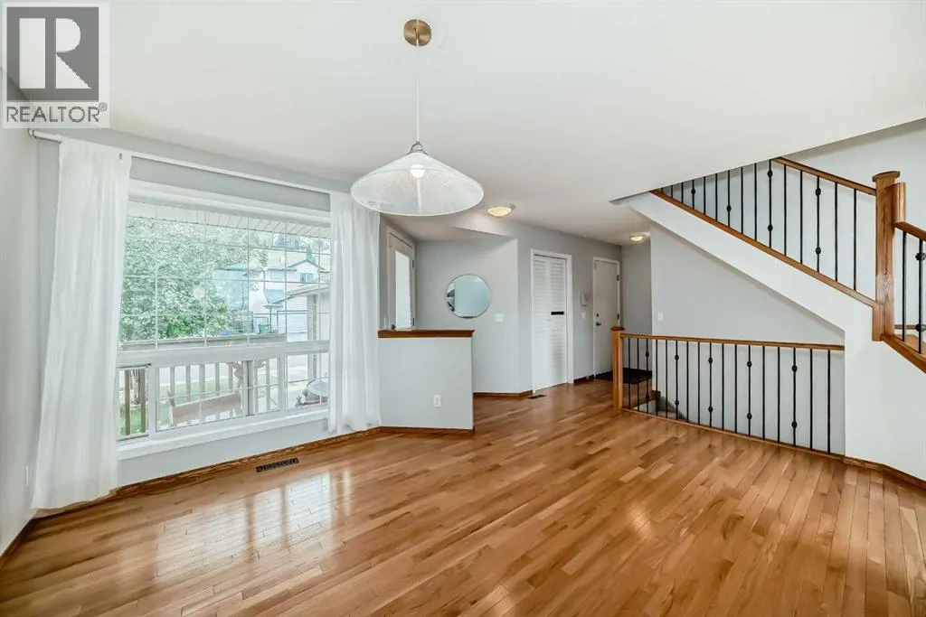 307 Edgebrook Park NW