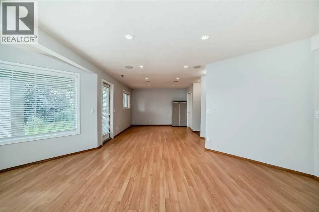 307 Edgebrook Park NW