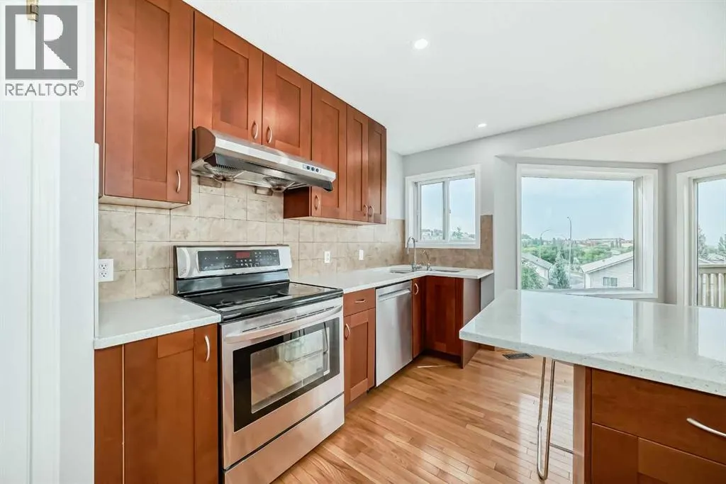 307 Edgebrook Park NW