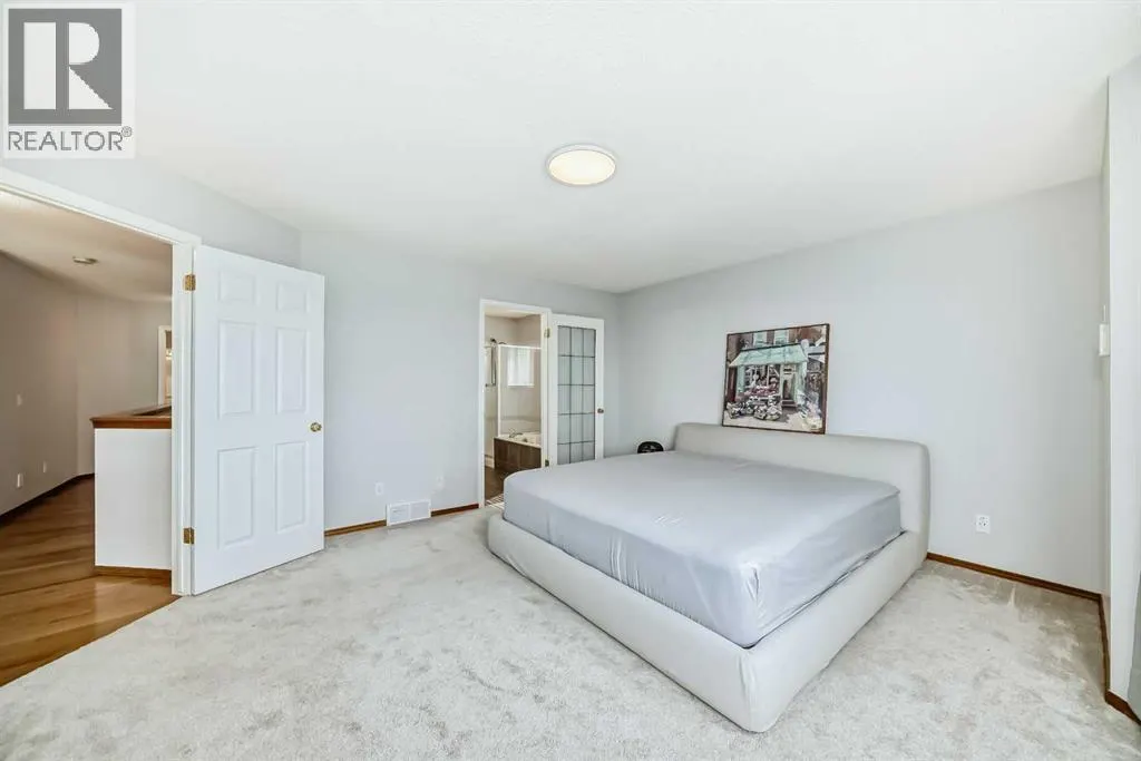 307 Edgebrook Park NW