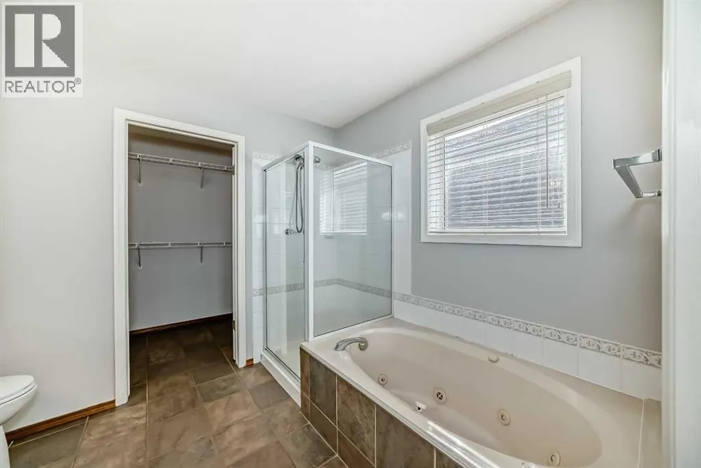 307 Edgebrook Park NW