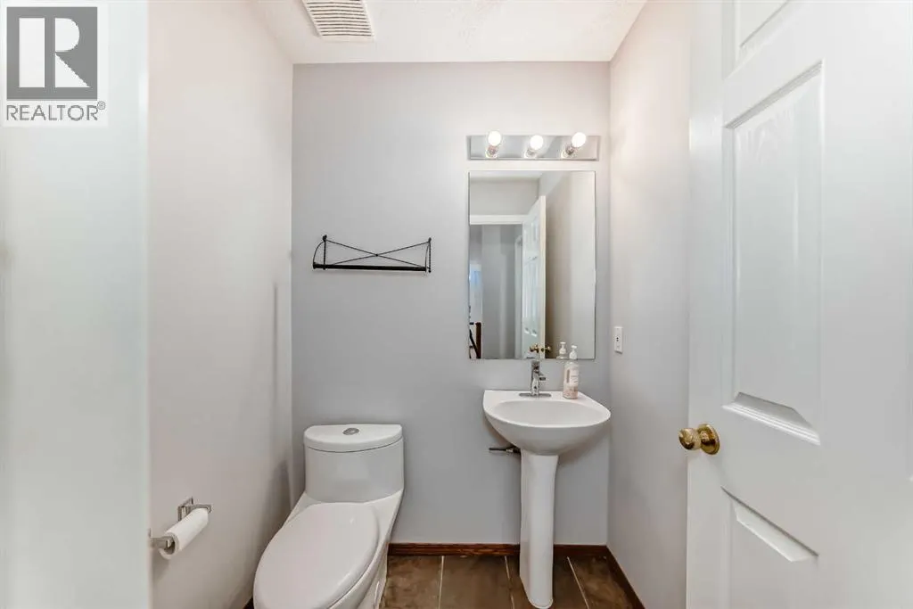 307 Edgebrook Park NW