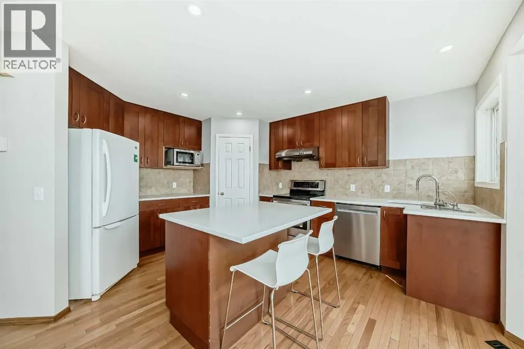 307 Edgebrook Park NW