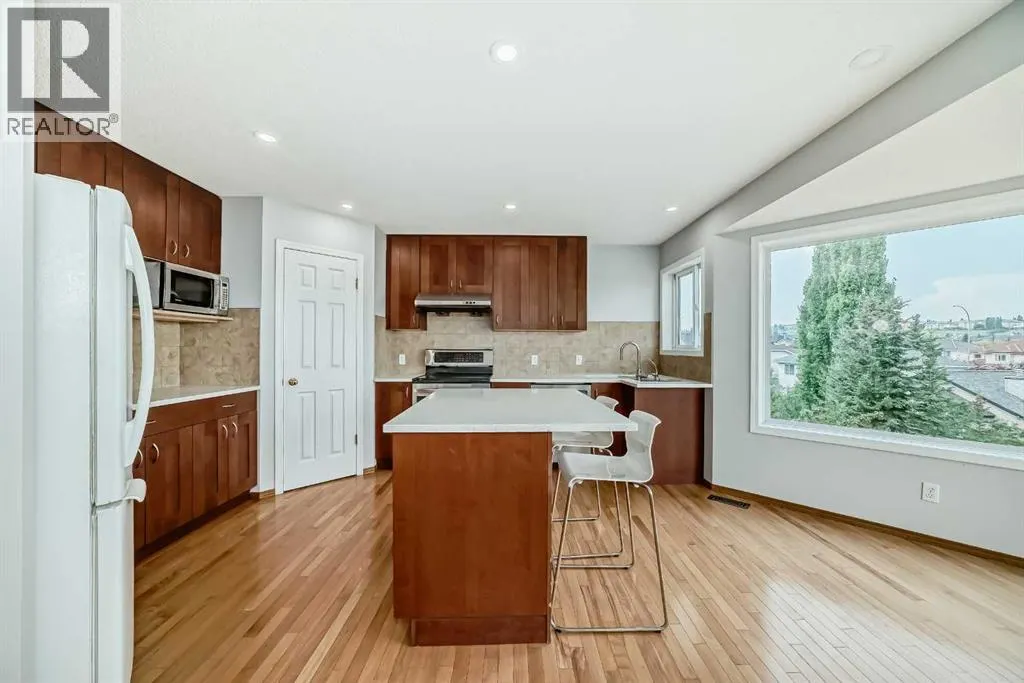 307 Edgebrook Park NW