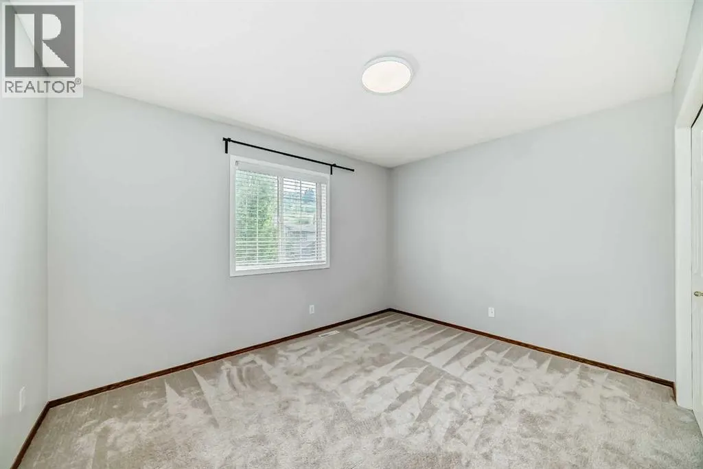 307 Edgebrook Park NW