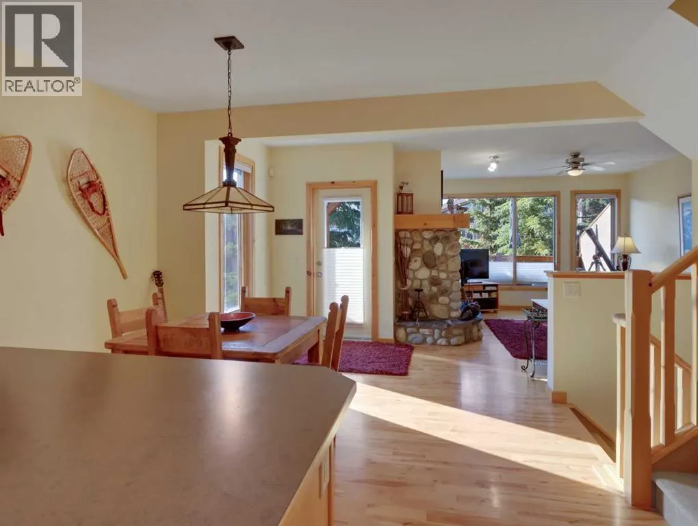 2, 729 4th Street