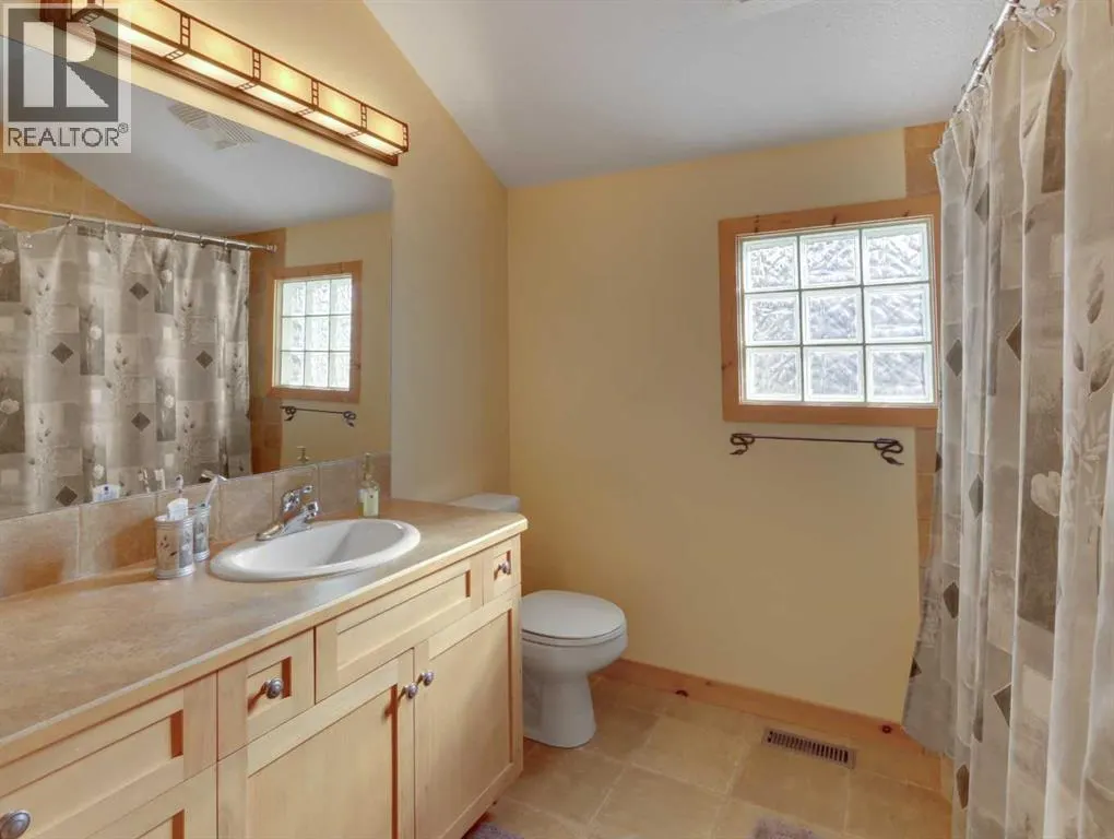 2, 729 4th Street