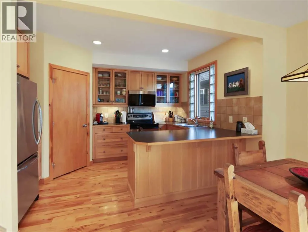 2, 729 4th Street
