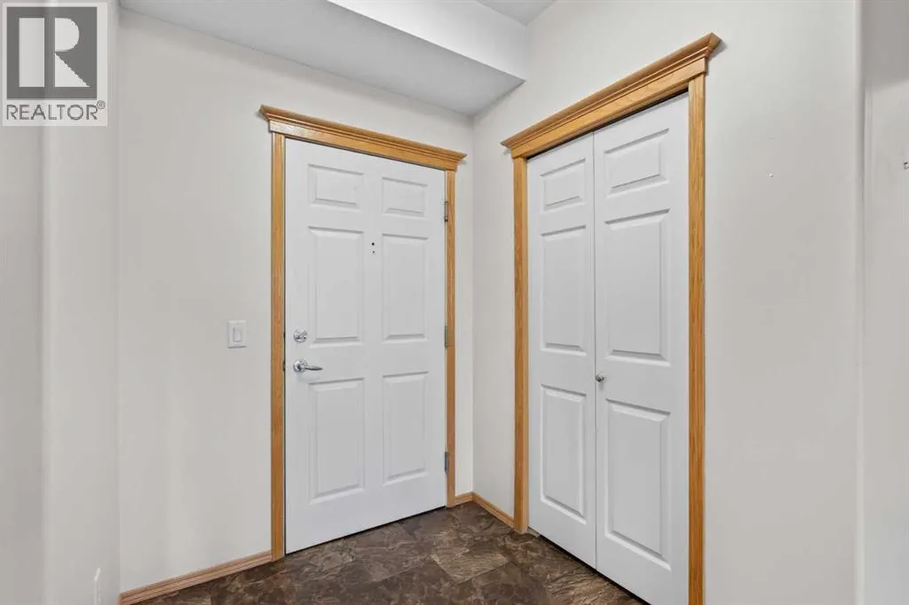 239, 15 Everstone Drive SW