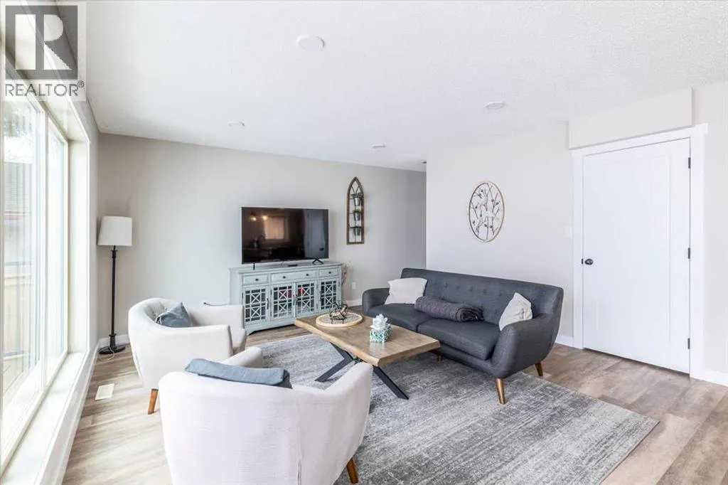 33 Lakeshore Drive
