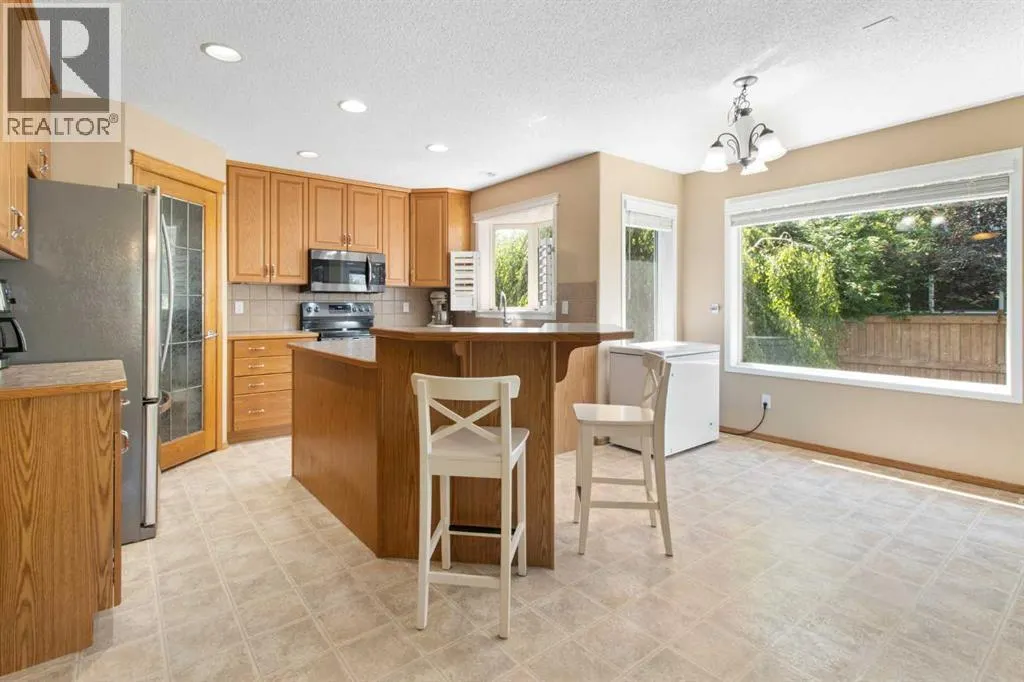 235 Everwillow Close SW