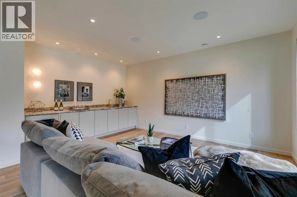 936 Elizabeth Road SW