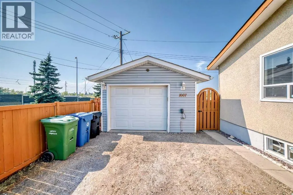 1007 Olympia Crescent SE