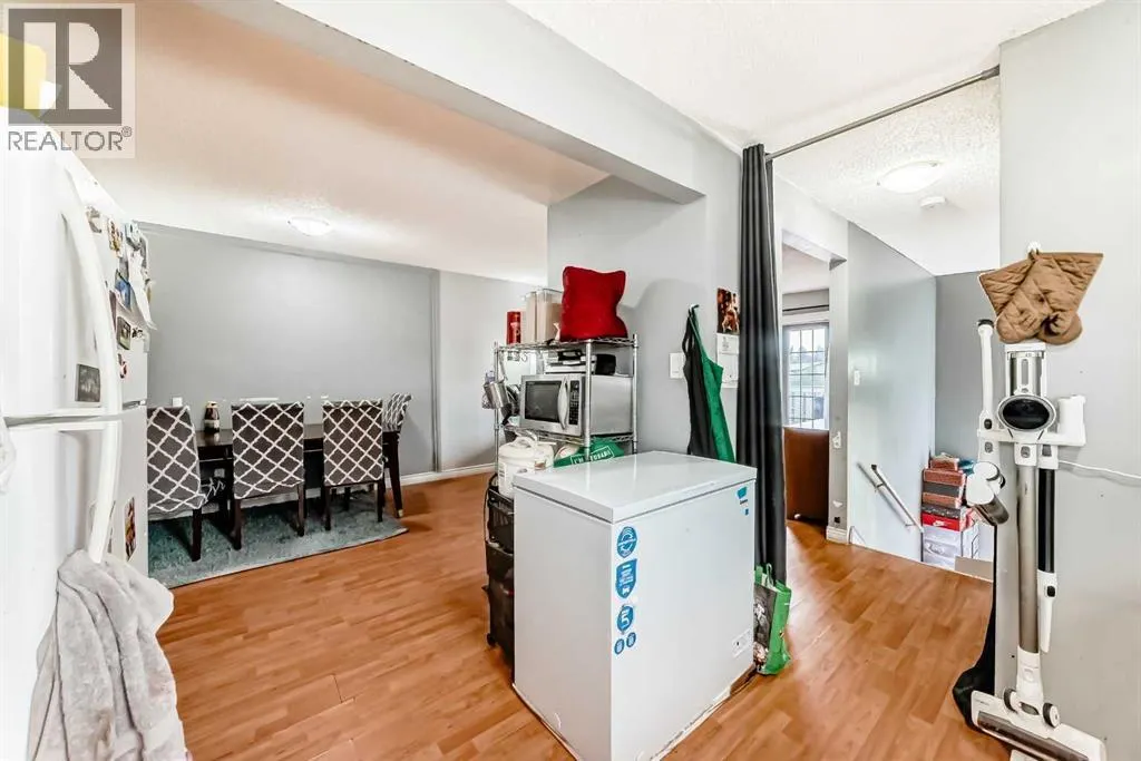 203 Penbrooke Close SE