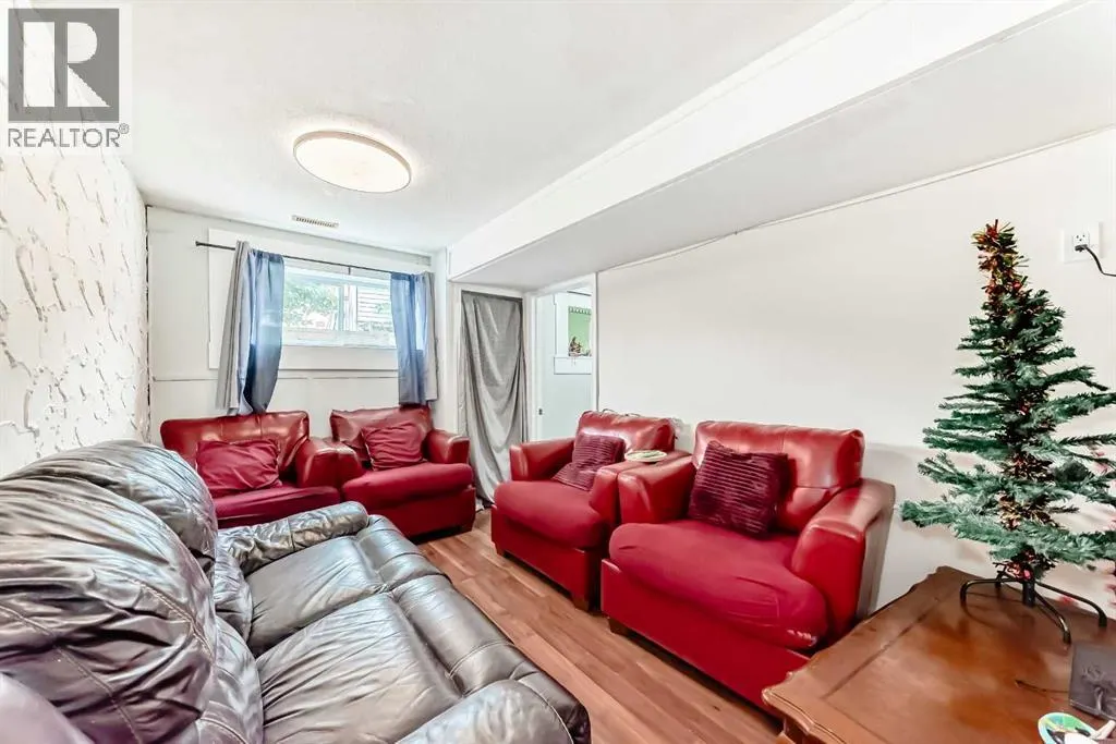 203 Penbrooke Close SE