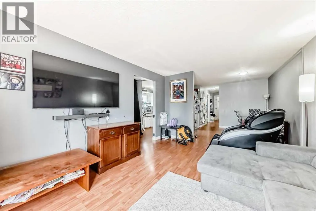 203 Penbrooke Close SE