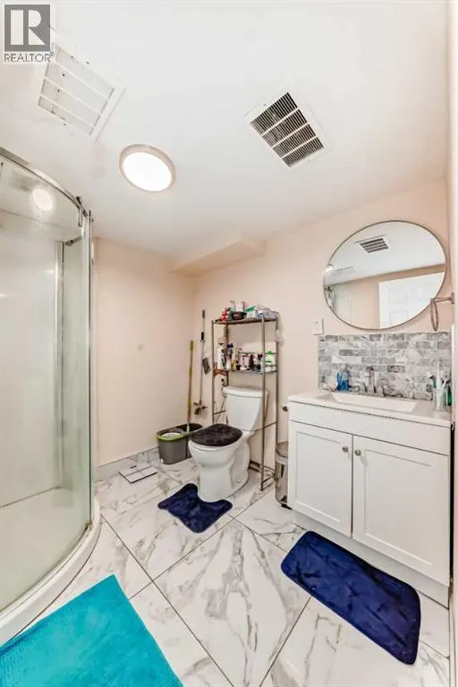 203 Penbrooke Close SE