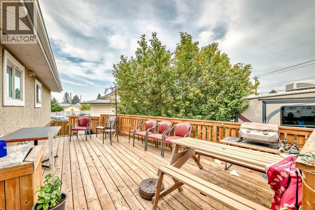 203 Penbrooke Close SE