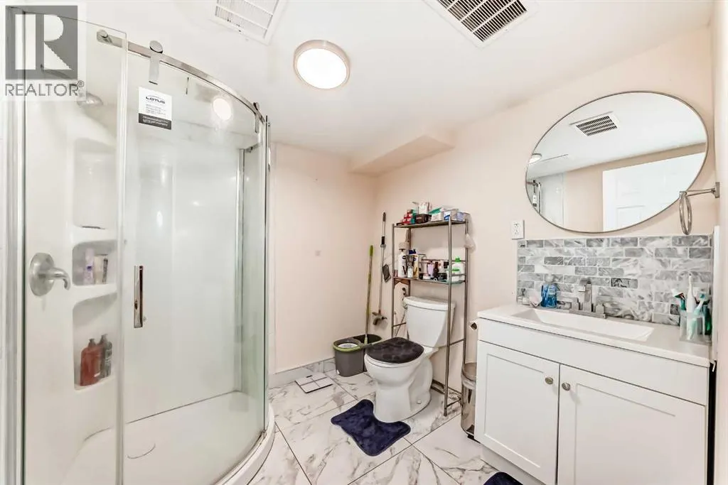 203 Penbrooke Close SE
