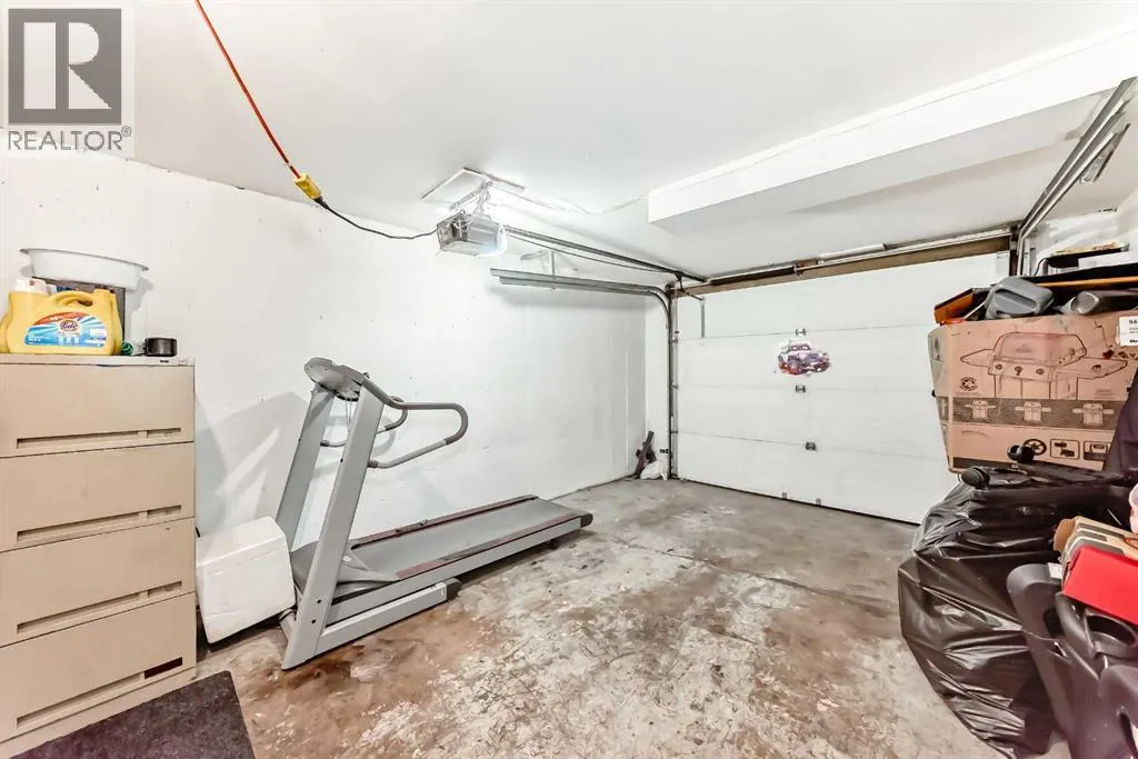 203 Penbrooke Close SE