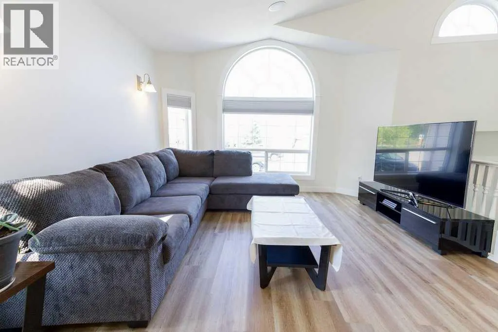 7 Langford Cres. Crescent