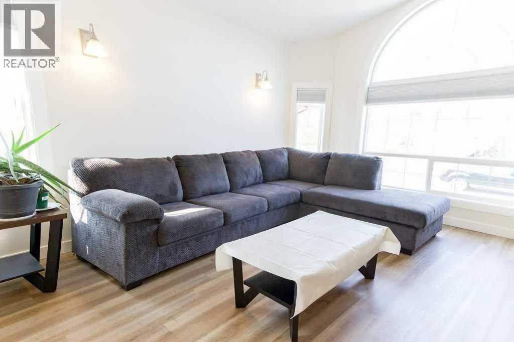 7 Langford Cres. Crescent