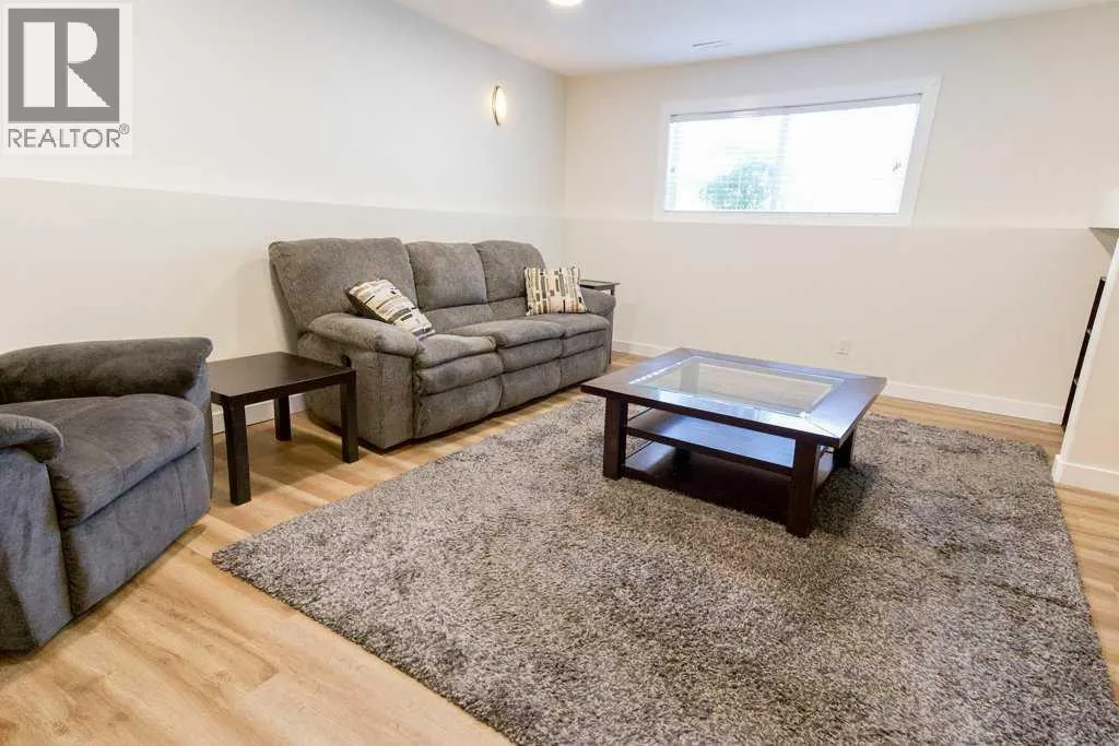 7 Langford Cres. Crescent