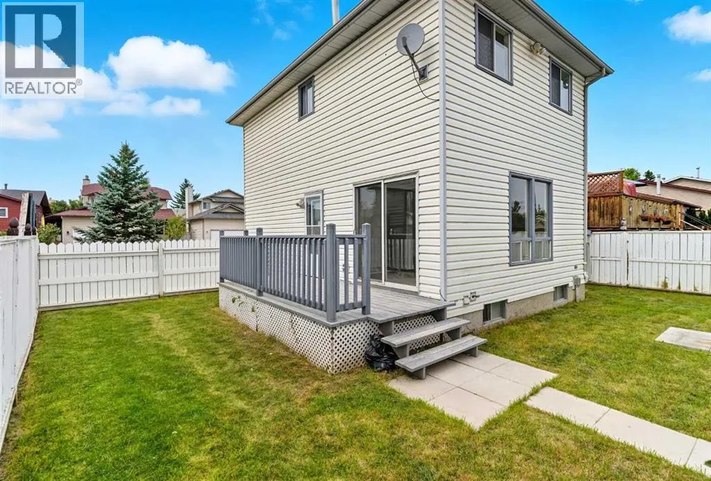 24 Castlebrook Rise NE